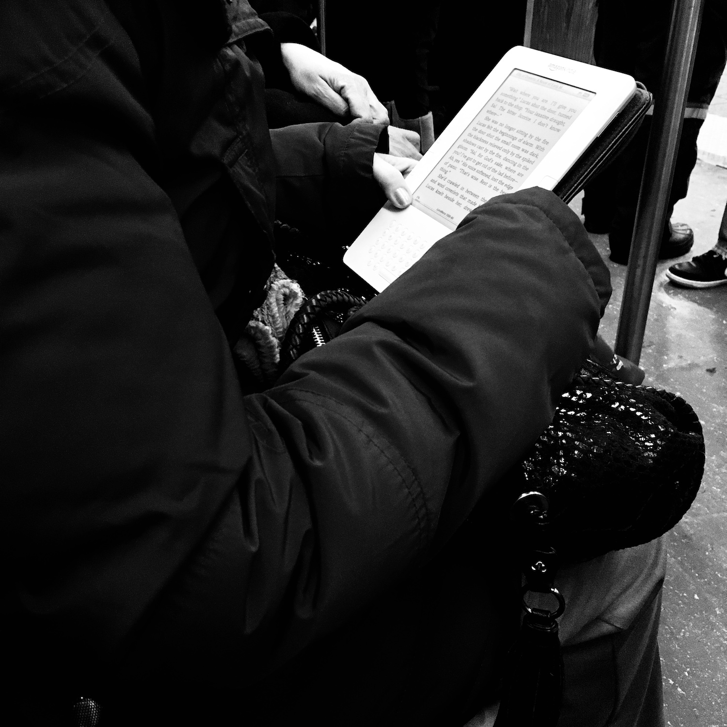 Buch lesen in der Metro